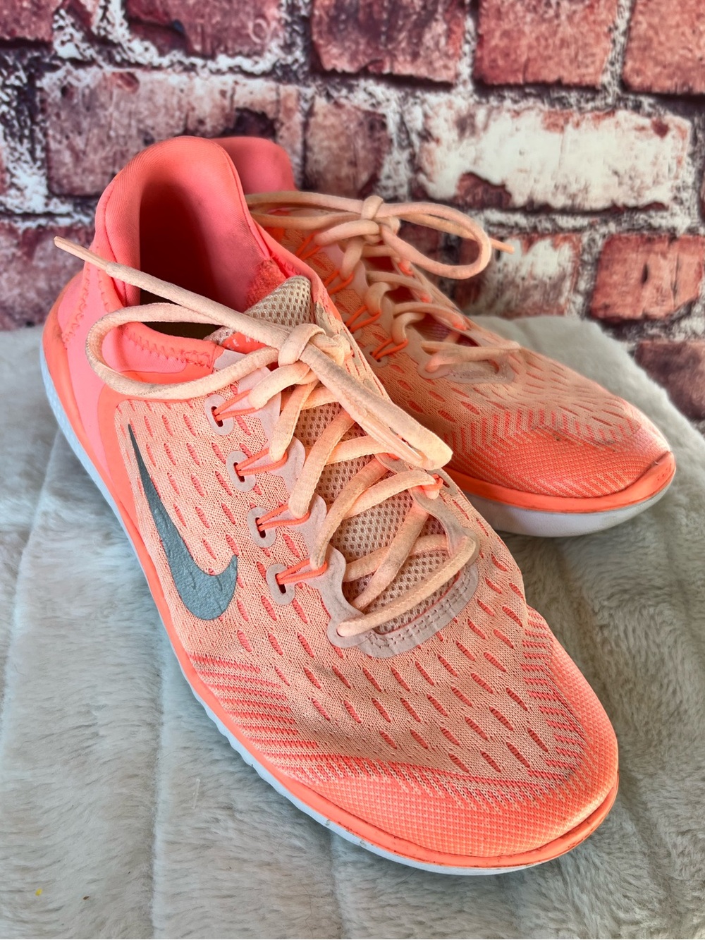 Nike Free RN 2018 Running Shoes Pink Coral Orange 6.5Y Youth / Womens Size 8